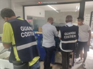 Controlli della Guardia Costiera alla filiera ittica: sequestrate 16 tonnellate, 13 nel Milanese