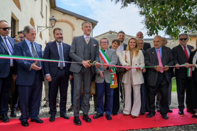 Desenzano, il ministro Giuli ha inaugurato la mostra Mondo Futurista