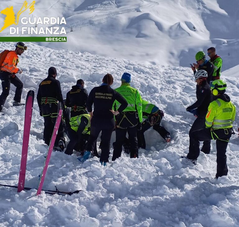 Ponte di Legno, alpinista salvato dal Soccorso alpino delle Fiamme gialle
