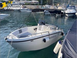 Lago di Garda, natante da diporto alla deriva senza equipaggio