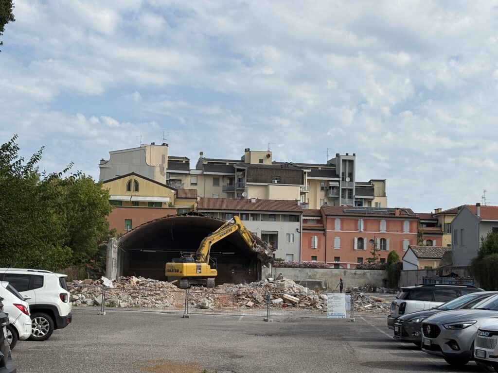 Demolizuione ex magazzino
