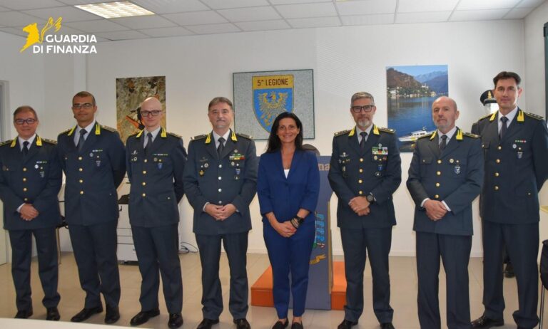 Pordenone, il viceministro dell’Ambiente Vannia Gava in visita al comando provinciale della Guardia di Finanza