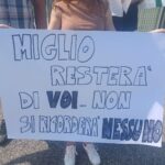 Adro, il federalismo non va in ferie: presidio di Castelli e  PPN per la rimozione del nome di Miglio dalla scuola