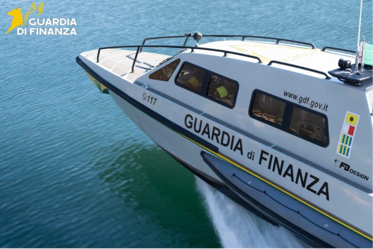 Lago di Lugano, il pattugliamento della Guardia di finanza e della Polizia cantonale svizzera